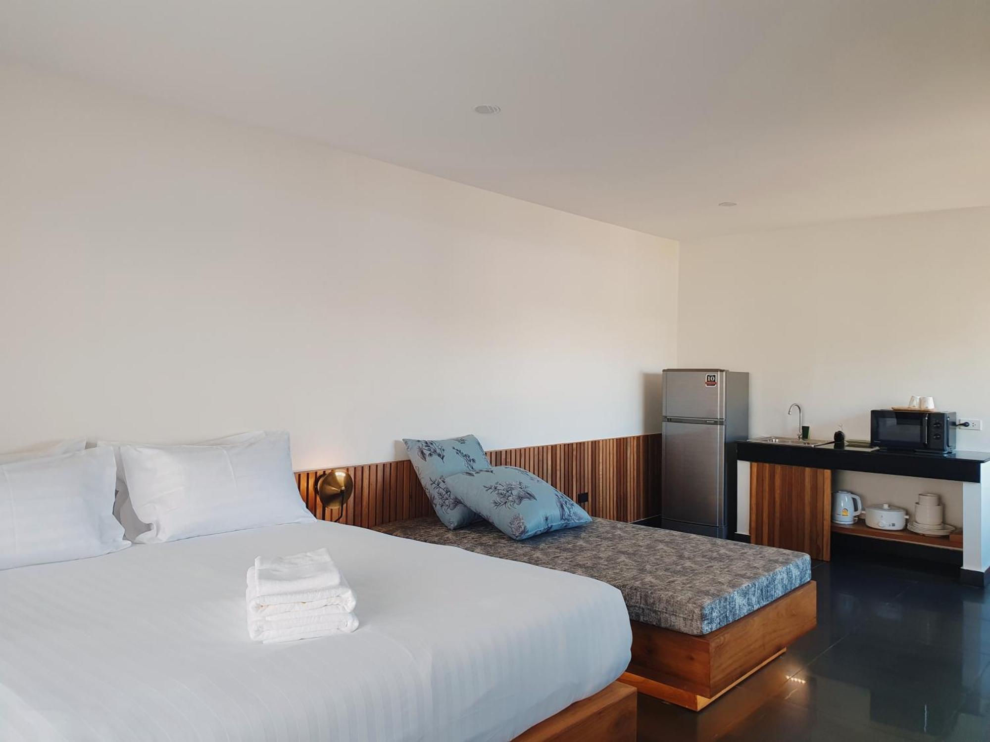 The Sila Suites - Intrawarorot Chiang Mai Exterior photo